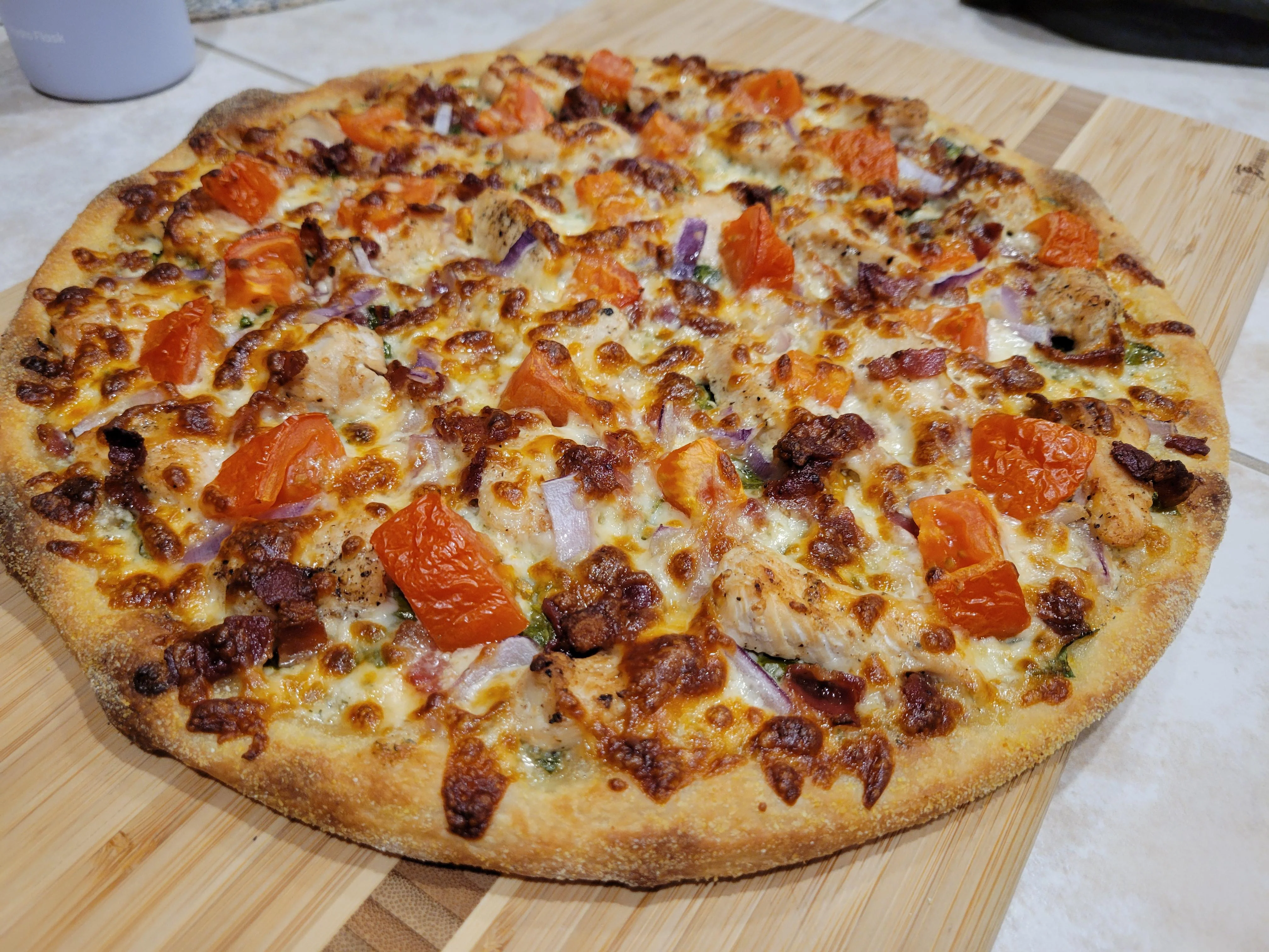 picture of a chicken-bacon-ranch pizza